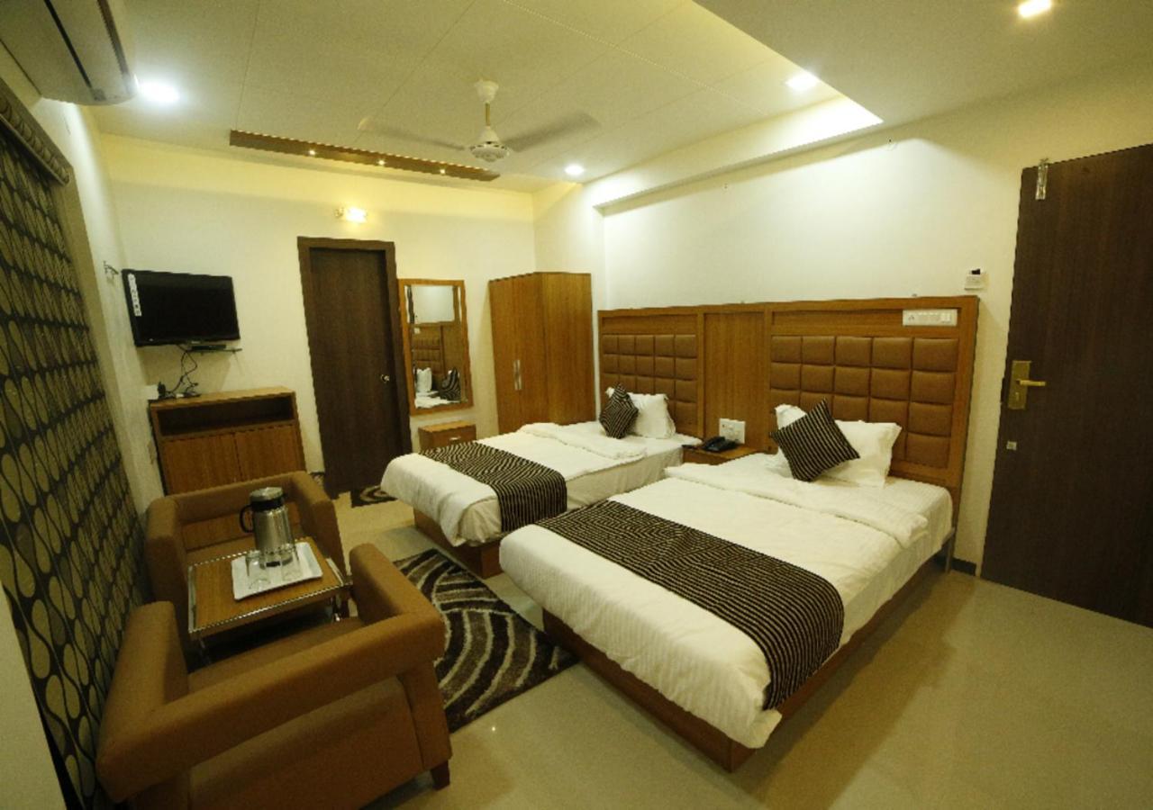Hotel Swagatam Inn Rajkot Buitenkant foto